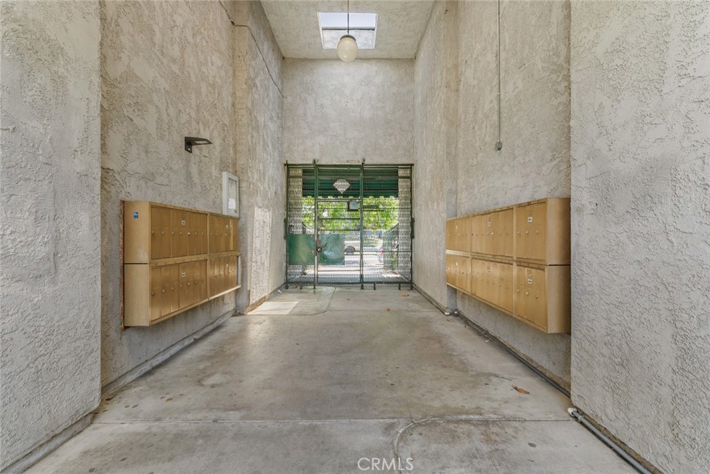 https://media.crmls.org/medias/7ad389c9-a359-4755-b6e5-bc6b4067c176.jpg?preset=X-Large