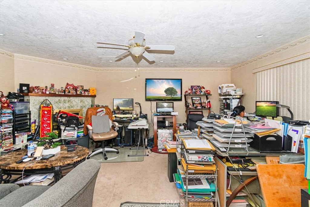 https://media.crmls.org/medias/7ad3acfc-1040-4f05-9c61-7dffdedbe315.jpg?preset=X-Large