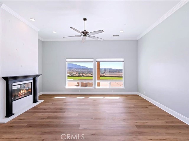 https://media.crmls.org/medias/7ad41ed4-604a-46c7-92c9-5250d61f4abf.jpg?preset=X-Large
