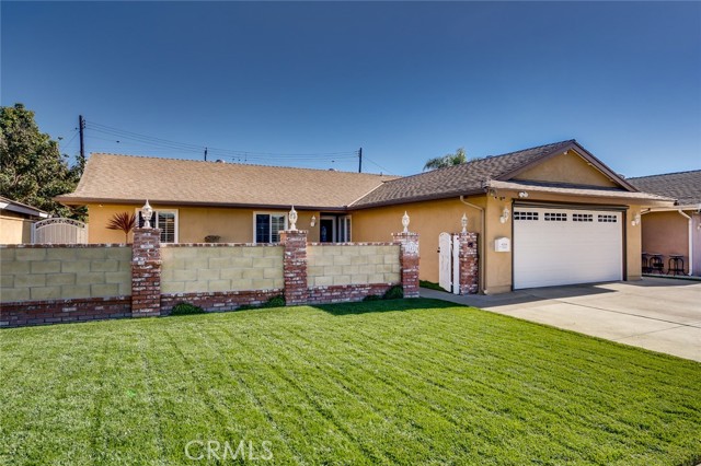 Detail Gallery Image 2 of 29 For 16422 Lakemont Ln, Huntington Beach,  CA 92647 - 4 Beds | 2 Baths