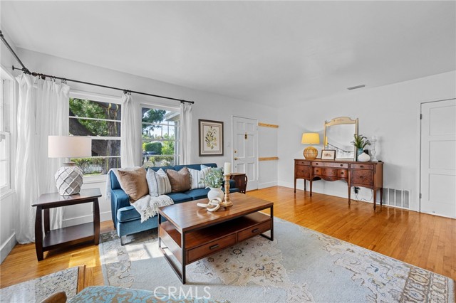 Detail Gallery Image 10 of 68 For 621 E 20th St, Santa Ana,  CA 92706 - 3 Beds | 2 Baths