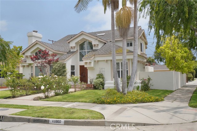 Detail Gallery Image 2 of 48 For 11060 Wagner St, Culver City,  CA 90230 - 4 Beds | 3 Baths