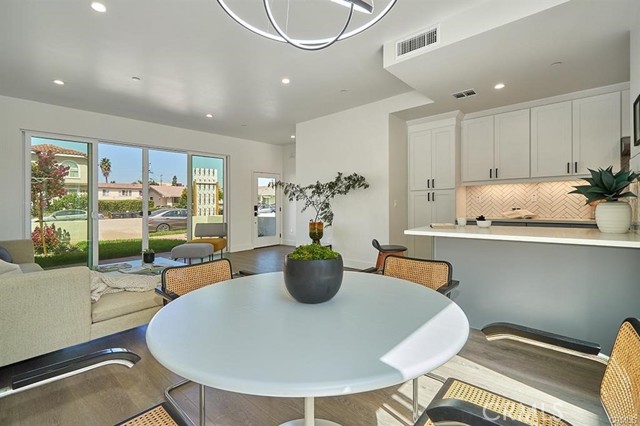 Detail Gallery Image 7 of 29 For 206 N Moore Ave a,  Monterey Park,  CA 91754 - 3 Beds | 3/1 Baths