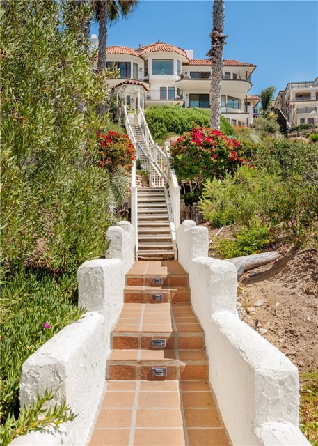 Detail Gallery Image 36 of 43 For 32061 Coast Hwy, Laguna Beach,  CA 92651 - 4 Beds | 4/2 Baths