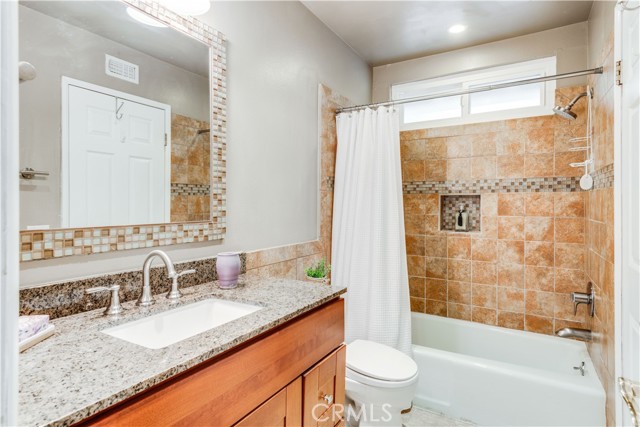 Jack and Jill bath