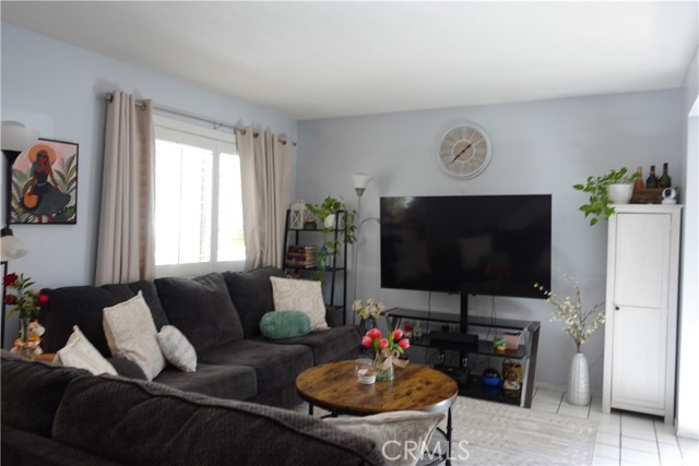 Detail Gallery Image 3 of 11 For 1307 via Santiago #B,  Corona,  CA 92882 - 2 Beds | 1/1 Baths