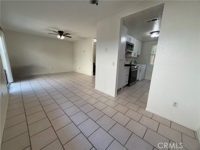 Detail Gallery Image 5 of 20 For 9240 Date St 10a,  Fontana,  CA 92335 - 2 Beds | 1/1 Baths