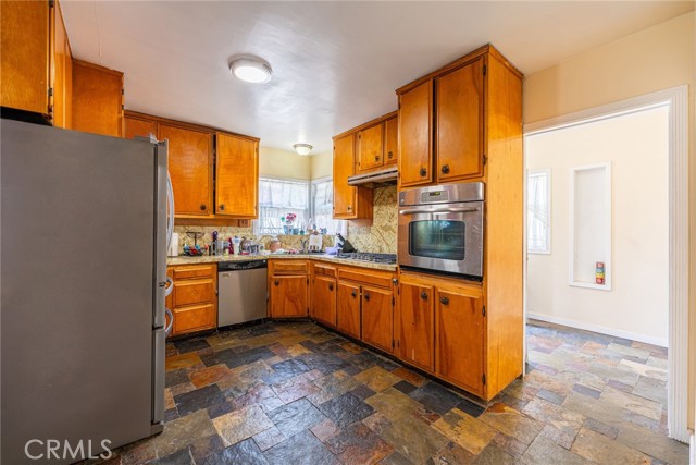 601 S Pearl Avenue, Compton CA: https://media.crmls.org/medias/7ad80150-c559-4b9a-813a-bd57cc0463e9.jpg