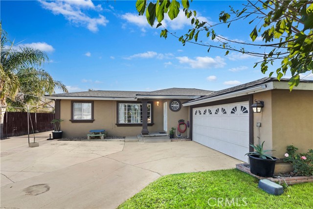 Detail Gallery Image 2 of 23 For 3860 Fox Tail Ln, Jurupa Valley,  CA 92509 - 4 Beds | 2 Baths