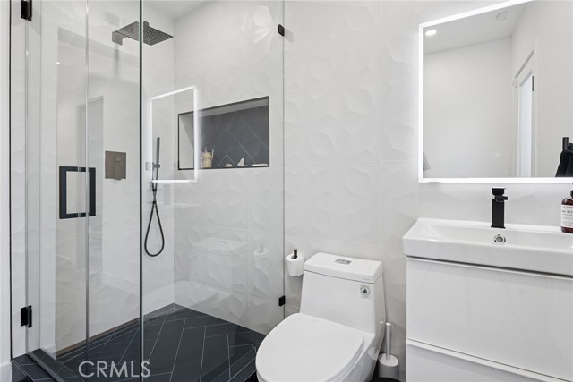 Detail Gallery Image 33 of 53 For 5700 El Canon Ave, Woodland Hills,  CA 91367 - 3 Beds | 3 Baths