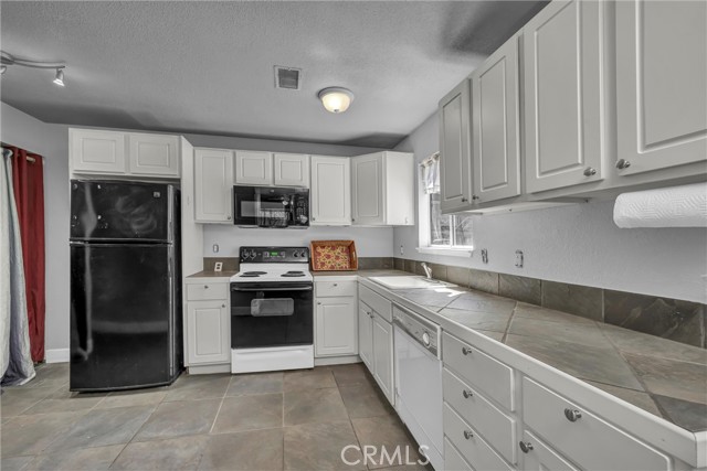 Detail Gallery Image 23 of 39 For 19300 Mountain Meadow S, Hidden Valley Lake,  CA 95467 - 4 Beds | 2 Baths