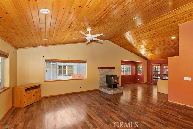 Detail Gallery Image 6 of 44 For 518 E Fairway Bld, Big Bear City,  CA 92314 - 3 Beds | 2 Baths