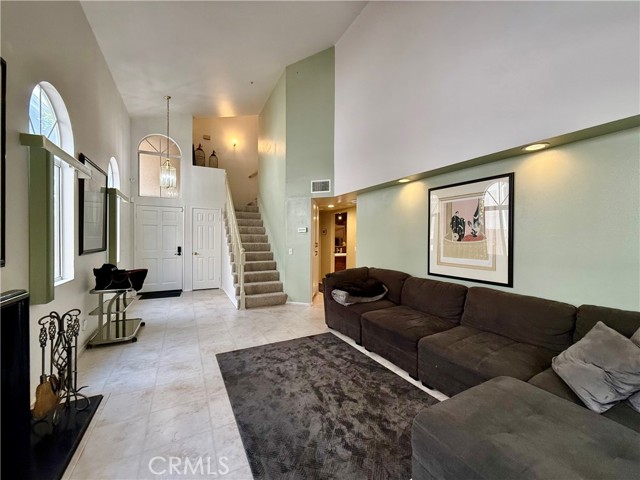 9213 Independence Way, North Hills CA: https://media.crmls.org/medias/7ad957af-b33e-429a-8059-4919f8768a9a.jpg
