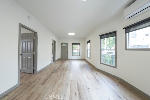 532 W 5th Street, Long Beach CA: https://media.crmls.org/medias/7ad95e89-6f8a-4e95-95ed-dab08eb97a70.jpg