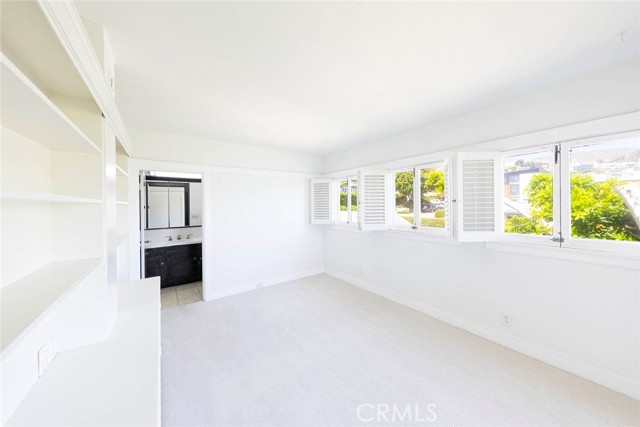 1051 Marine Drive, Laguna Beach CA: https://media.crmls.org/medias/7ad9dba7-fa1e-4b00-bdb4-4f030bbd3ee4.jpg