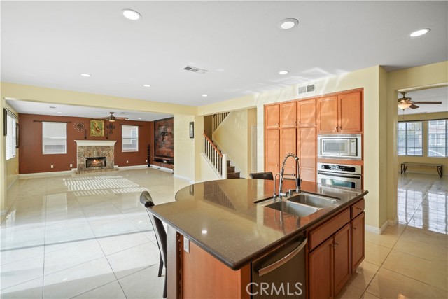 6116 W Avenue K9, Lancaster CA: https://media.crmls.org/medias/7adab952-654e-4f77-8712-0144f2941ffd.jpg