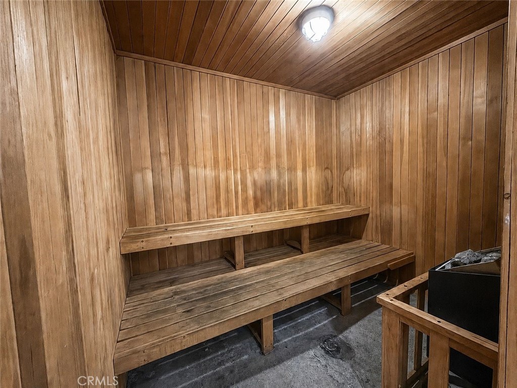 https://media.crmls.org/medias/7adba7e8-33f2-4e6b-a26c-578cc275f6f2.jpg?preset=X-Large