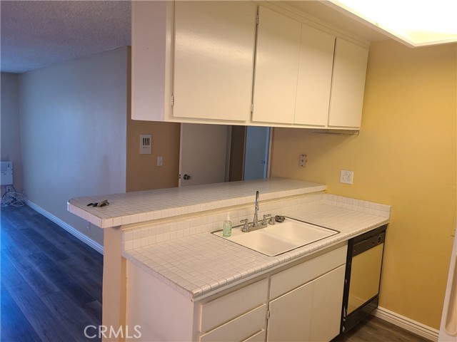 5585 E Pacific Coast, Long Beach CA: https://media.crmls.org/medias/7adbc71f-77e2-43a7-bfe9-df92b8c13c95.jpg