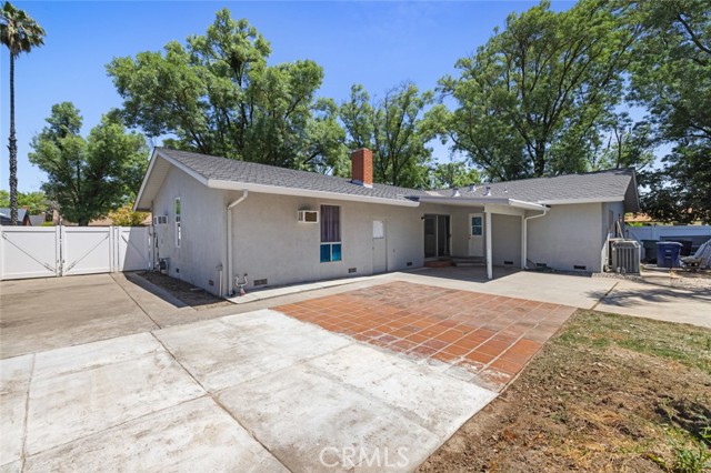 1920 E Orangeburg Avenue, Modesto CA: https://media.crmls.org/medias/7adbfd60-75aa-4453-9d0d-87b6aaf4a9c6.jpg