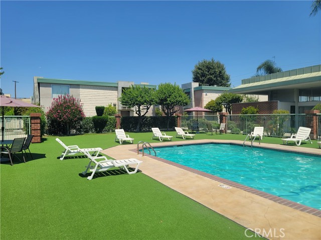 Detail Gallery Image 37 of 40 For 5301 Balboa Bld #E11,  Encino,  CA 91316 - 2 Beds | 2 Baths