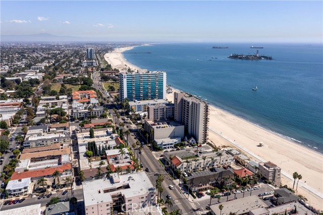 1750 E Ocean Boulevard, Long Beach CA: https://media.crmls.org/medias/7ade9cd7-32b2-477b-b529-44c82bbf9d27.jpg