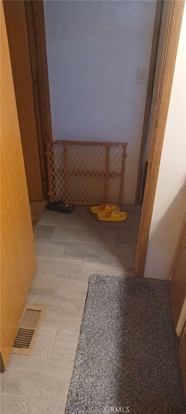 https://media.crmls.org/medias/7adf91f4-b857-4ce2-8ae3-4ea0e92e68cd.jpg?preset=X-Large