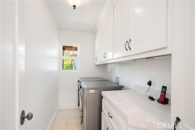 1247 Journeys End Drive, La Canada Flintridge CA: https://media.crmls.org/medias/7adf9e5d-37fe-48d5-9bf6-c631e51c3c52.jpg