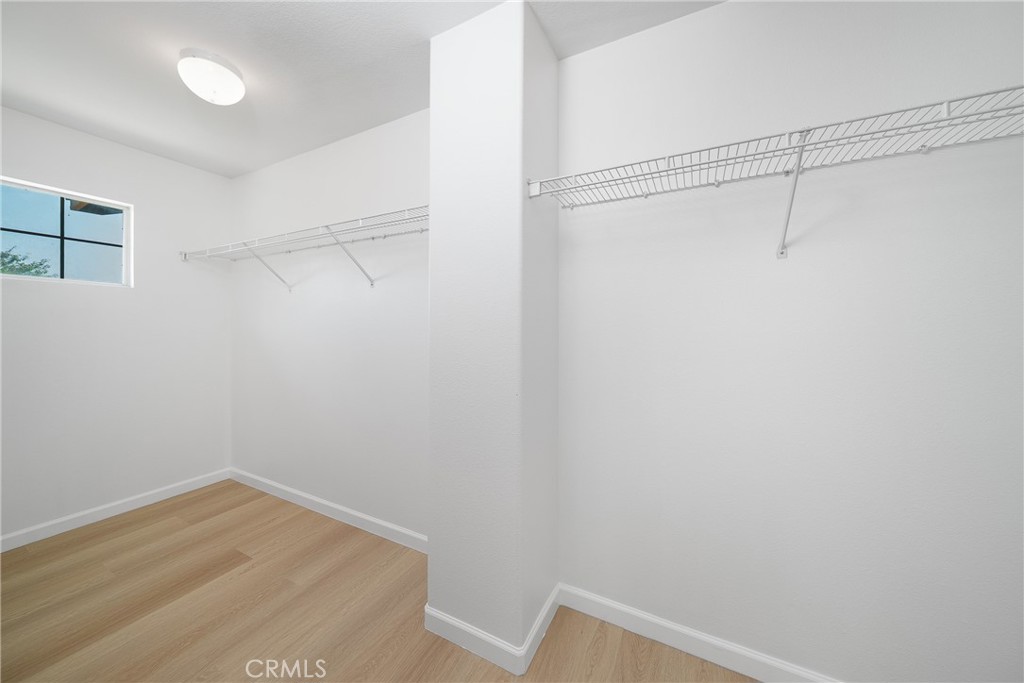 https://media.crmls.org/medias/7ae08335-3050-4b0b-91fa-06293bdf69f8.jpg?preset=X-Large