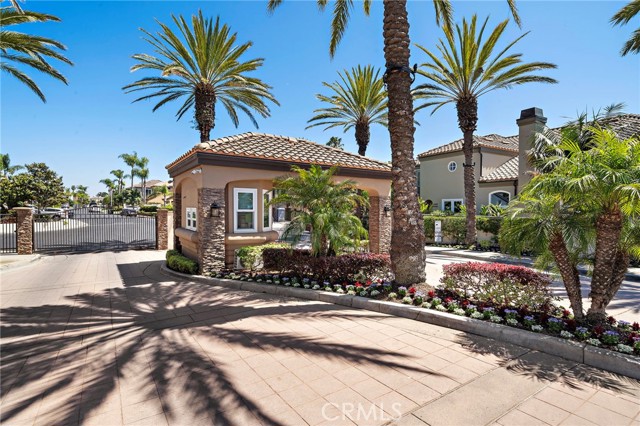 19025 Bayhill Lane, Huntington Beach CA: https://media.crmls.org/medias/7ae2dc39-d025-4abd-bfb6-5205a04b0d65.jpg