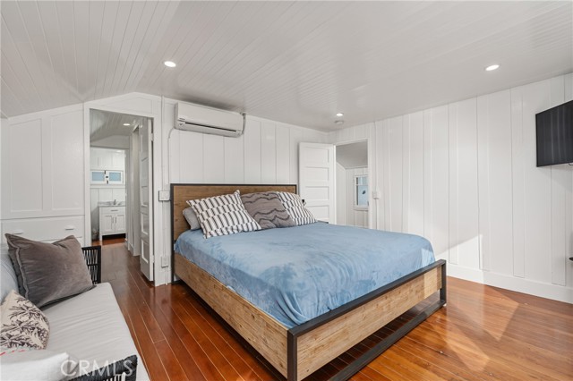 2500 W Oceanfront, Newport Beach CA: https://media.crmls.org/medias/7ae35056-e661-4817-a1cc-4ca1938674c9.jpg