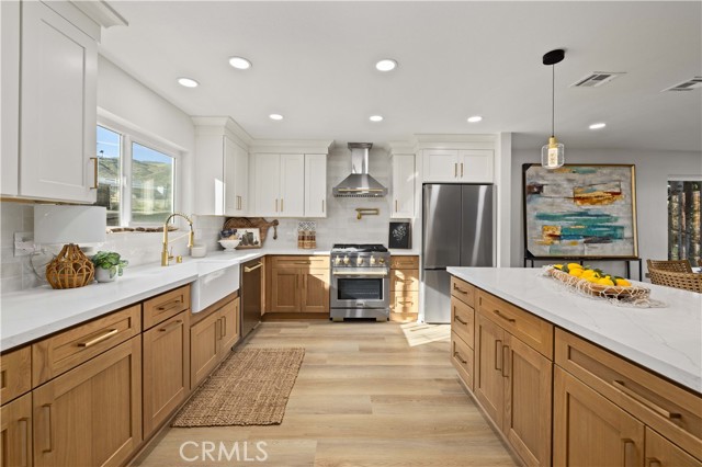 Detail Gallery Image 12 of 39 For 329 E Lago Lindo Rd, Palmdale,  CA 93550 - 3 Beds | 4 Baths