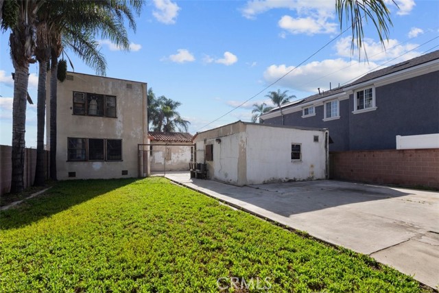 Detail Gallery Image 14 of 20 For 10001 Bowman Ave, South Gate,  CA 90280 - 4 Beds | 2 Baths