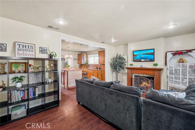 8054 Rhodes Avenue, North Hollywood CA: https://media.crmls.org/medias/7ae40a67-72d6-4ed5-8cbe-717f77c4a242.jpg