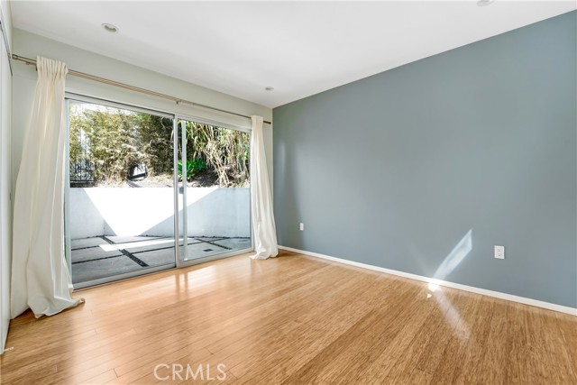 3907 De Longpre Avenue, Los Angeles CA: https://media.crmls.org/medias/7ae58299-3322-424e-9e03-12d1dc7ba073.jpg
