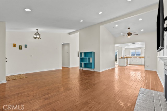 Detail Gallery Image 10 of 40 For 17050 Canvas, Canyon Country,  CA 91387 - 4 Beds | 2 Baths