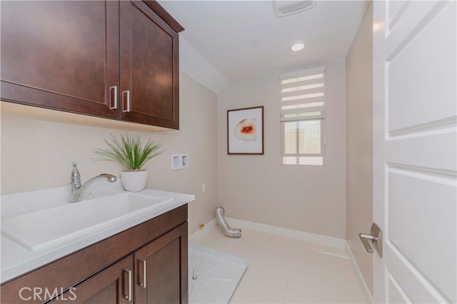 195 Stellar, Irvine CA: https://media.crmls.org/medias/7ae60fd8-9a3a-4df7-948f-d121293360f0.jpg