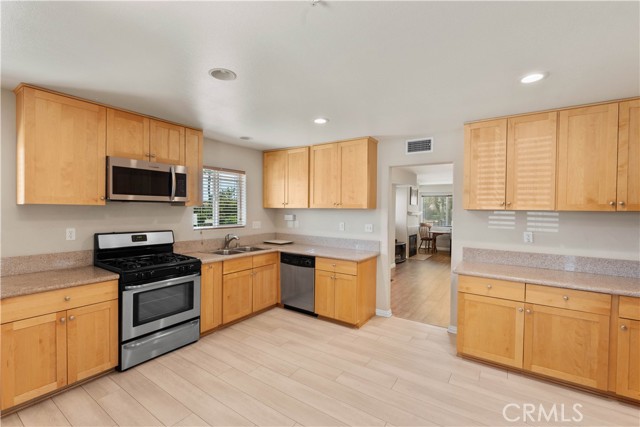 6953 Sierra Avenue, Fontana CA: https://media.crmls.org/medias/7ae6a4d2-e9d5-44d0-b33a-46bbc1805146.jpg