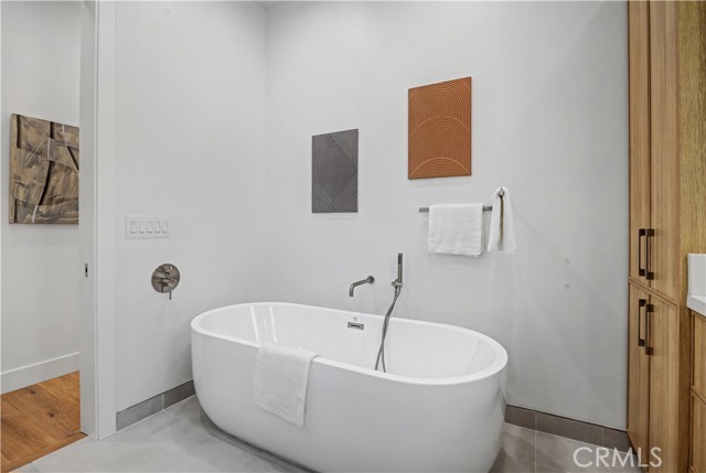 Detail Gallery Image 16 of 43 For 2203 Marshalfield #B,  Redondo Beach,  CA 90278 - 4 Beds | 3/1 Baths