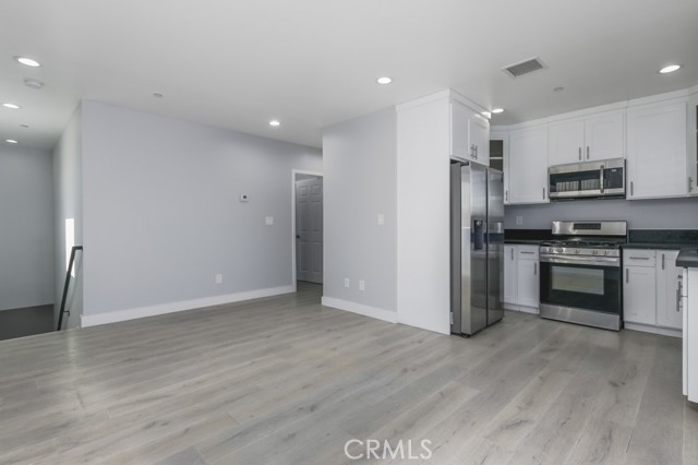529 W 80th Street, Los Angeles CA: https://media.crmls.org/medias/7ae76070-ee57-4047-86d8-6da55b0ca8b4.jpg