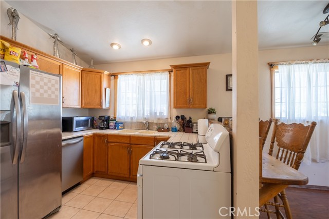 Detail Gallery Image 8 of 21 For 209 W Meadow Ln, Big Bear City,  CA 92314 - 3 Beds | 2 Baths