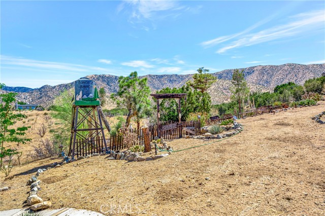 11720 Honeybee Lane, Juniper Hills CA: https://media.crmls.org/medias/7ae81753-d08c-4d35-8f63-d432fe8a9320.jpg