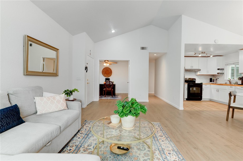 11305 Avenida De Los Lobos - photo 5