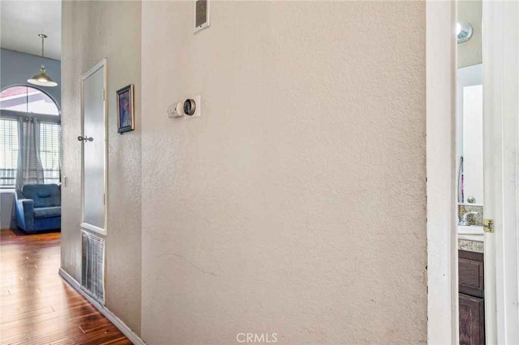 https://media.crmls.org/medias/7ae9e36b-9029-4ca9-9c3e-3274e2001f30.jpg?preset=X-Large