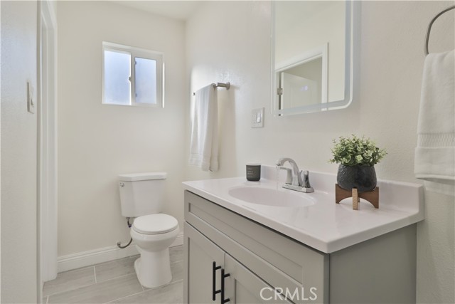 22131 1/2 Victory, Canoga Park CA: https://media.crmls.org/medias/7aea1a8d-9dfa-4c89-af48-95e3c12bef2a.jpg