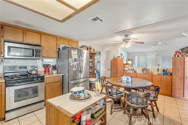 Detail Gallery Image 11 of 31 For 11870 9th, Hesperia,  CA 92345 - 3 Beds | 2 Baths