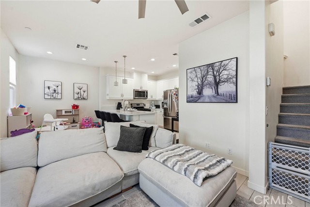 Detail Gallery Image 9 of 39 For 4156 Sitio Cielo, Oceanside,  CA 92057 - 3 Beds | 2/1 Baths