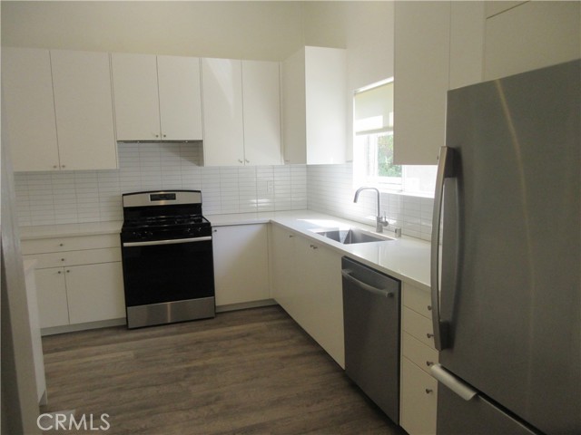 24300 Hatteras Street photo 8