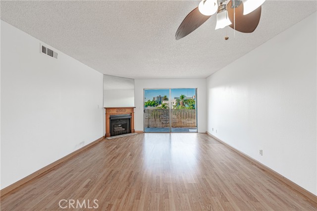 Detail Gallery Image 9 of 48 For 955 E 3rd St #304,  Long Beach,  CA 90802 - 2 Beds | 1 Baths