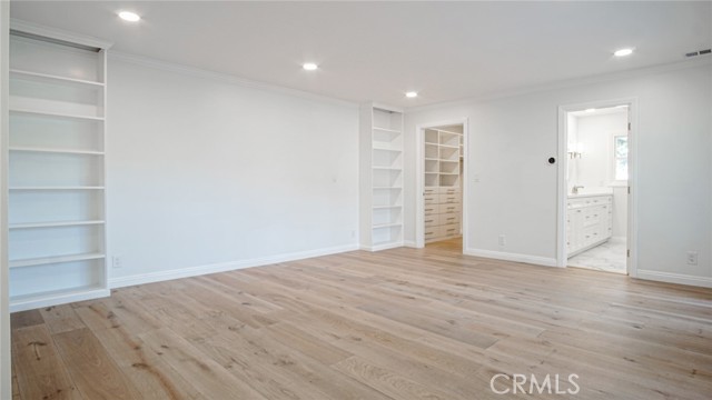 Detail Gallery Image 17 of 44 For 11165 Valley Spring, Studio City,  CA 91602 - 5 Beds | 5/1 Baths