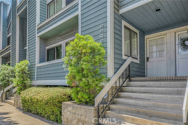 Detail Gallery Image 2 of 33 For 5835 Etiwanda Ave, Tarzana,  CA 91356 - 2 Beds | 2/1 Baths